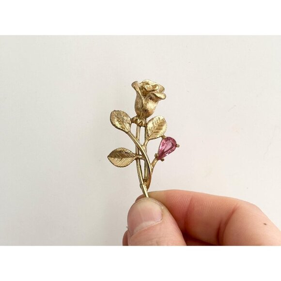 Avon Gold Rosebud Vintage Lavender Rhinestone Accented Gold T Floral Brooch - Picture 10 of 10